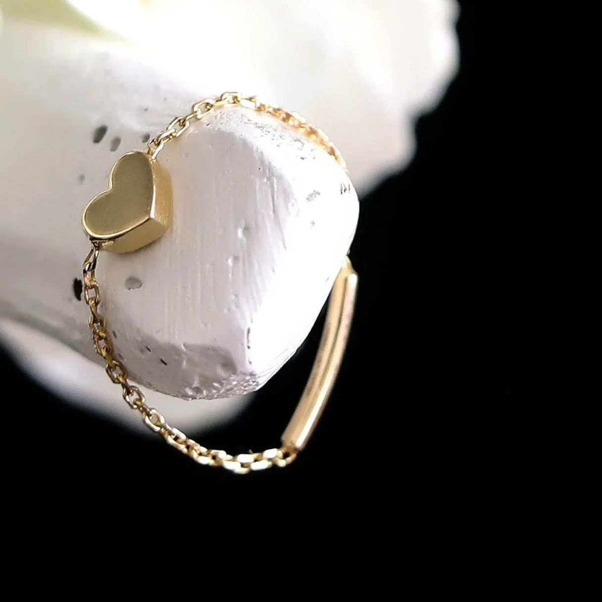 ADDISON LOVE HEART CHAIN RING