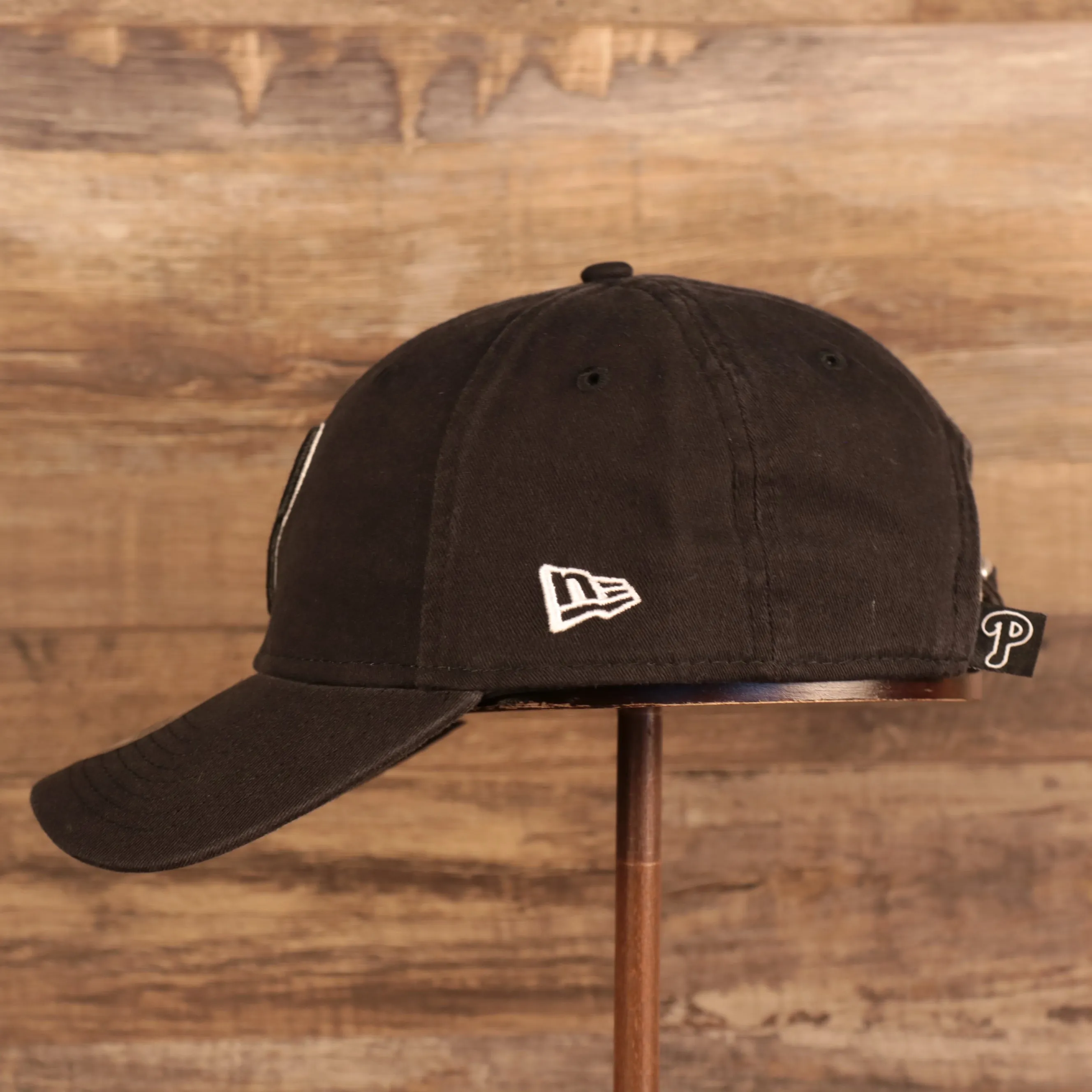 Philadelphia Phillies Core Classic Black logo on White Trim | Black 9Twenty Dad Hat