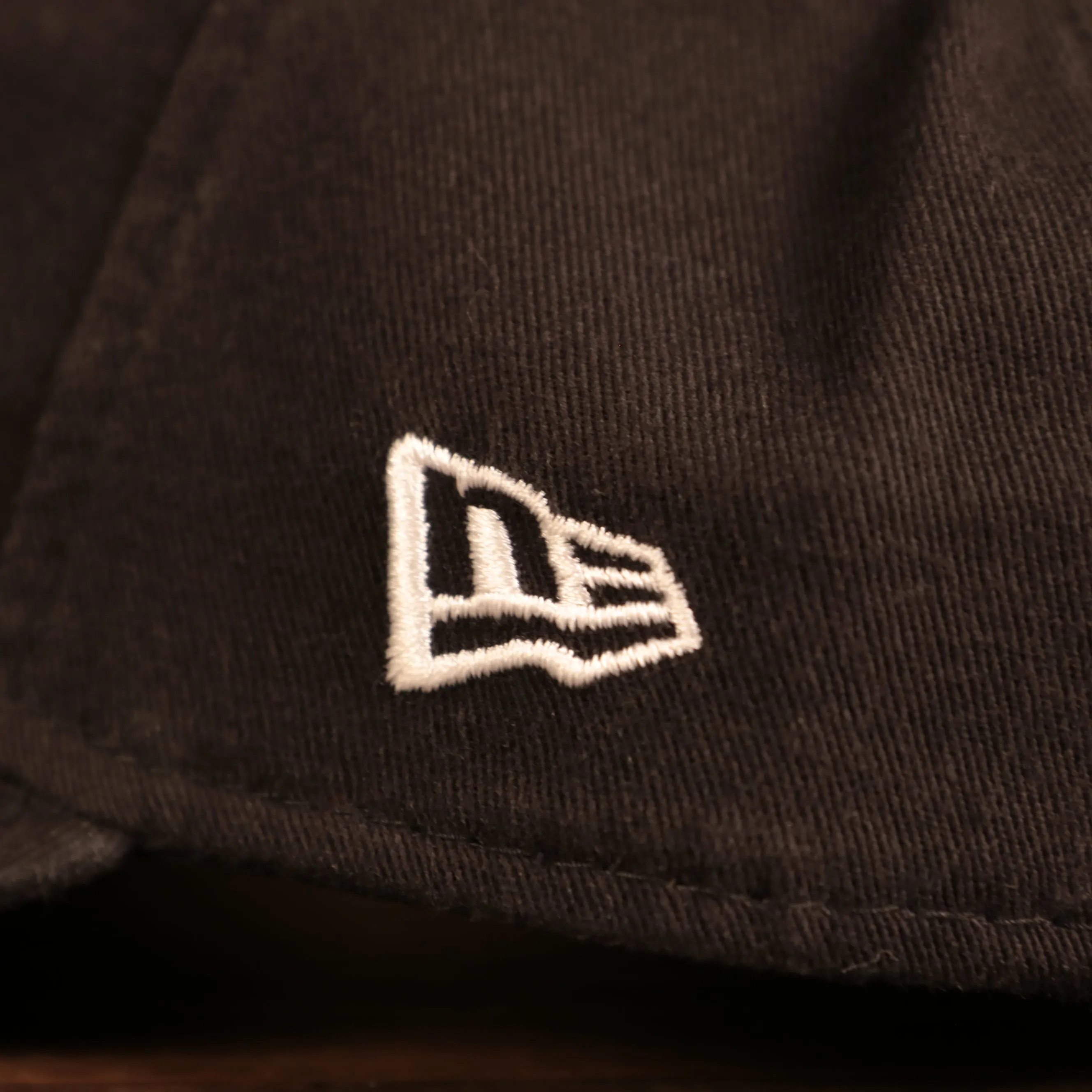 Philadelphia Phillies Core Classic Black logo on White Trim | Black 9Twenty Dad Hat